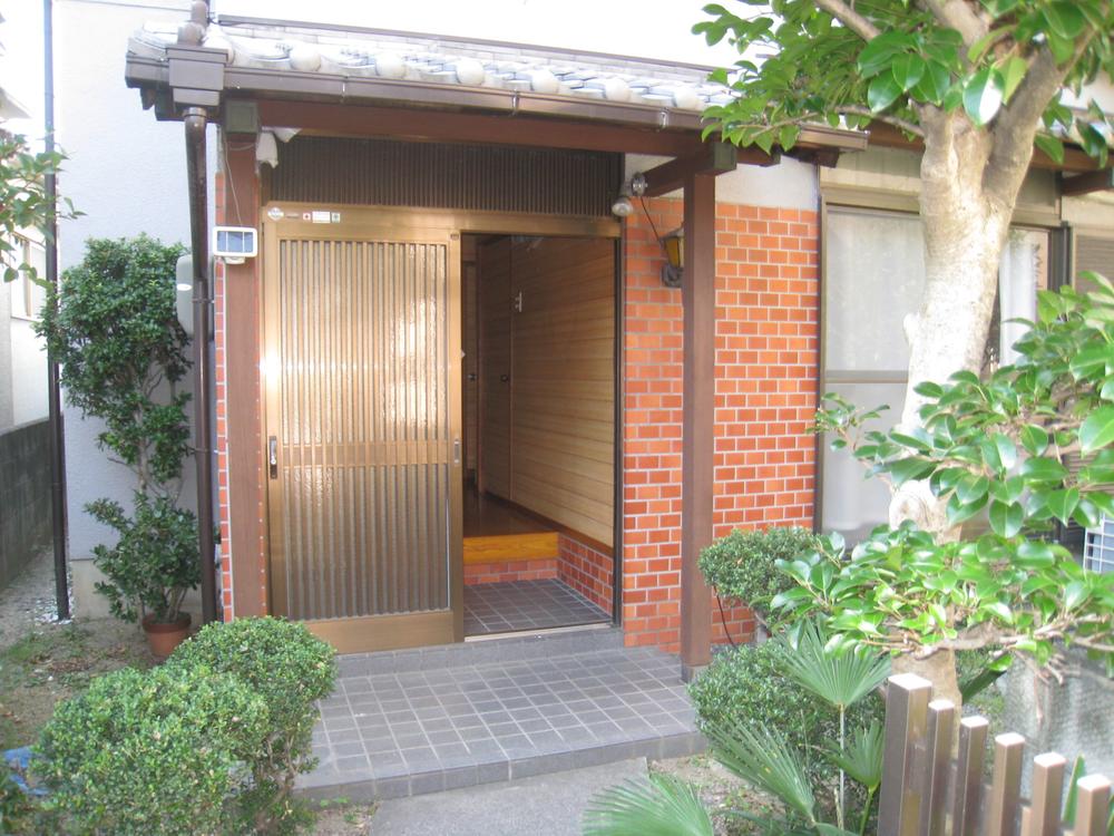 Entrance. Local (July 2013) Shooting