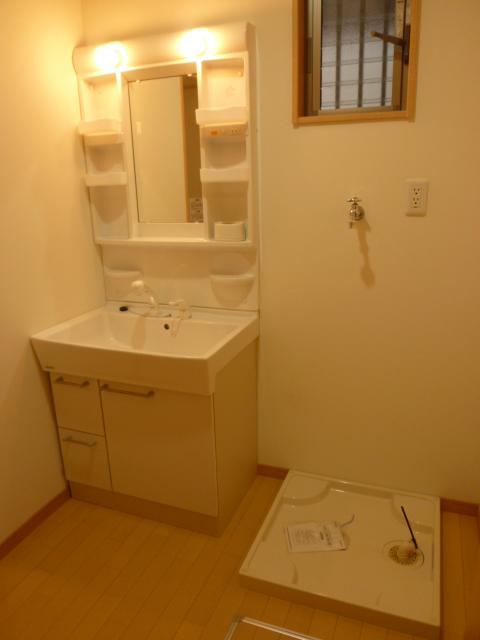 Wash basin, toilet. Indoor (June 2013) Shooting