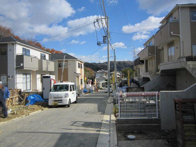 Local photos, including front road. Local (December 12, 2013) Shooting