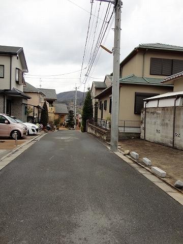 Local photos, including front road. Frontal road