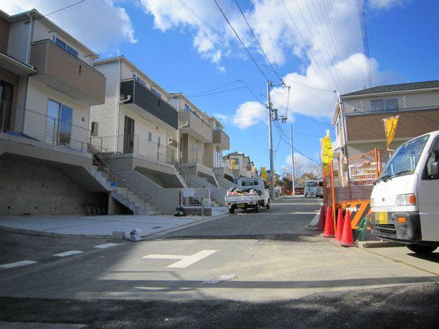 Local photos, including front road. Local (December 12, 2013) Shooting