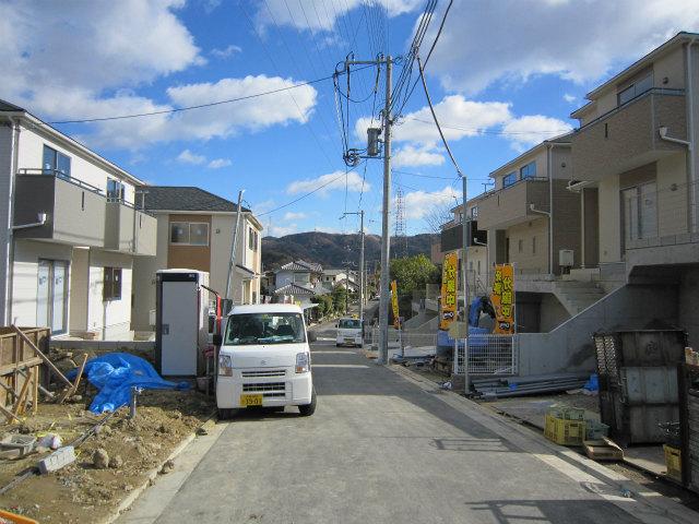 Local photos, including front road. Local (December 12, 2013) Shooting