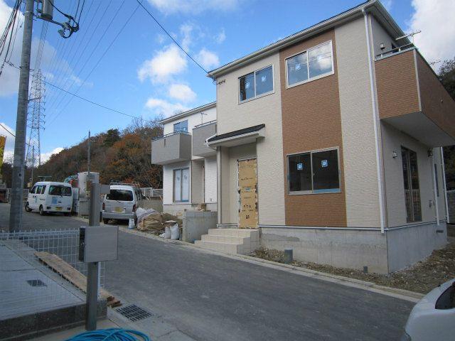 Local photos, including front road. Local (December 12, 2013) Shooting