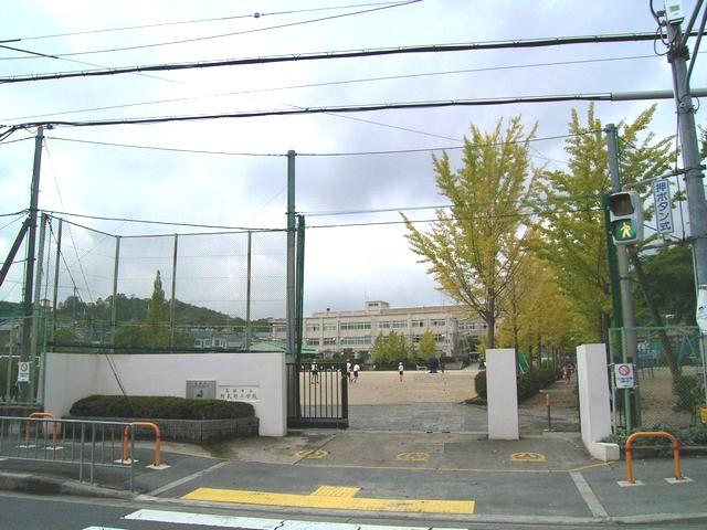 Primary school. 478m to Takatsuki Municipal Abuno Elementary School