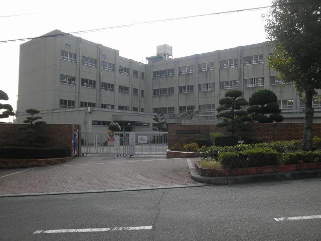 Primary school. Takatsuki Municipal Nanpeidai 400m up to elementary school