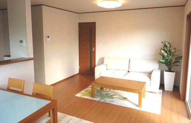 Same specifications photos (living). Living-dining which is the center of the house is the space that will deepen the lighting and ventilation as well as comfort