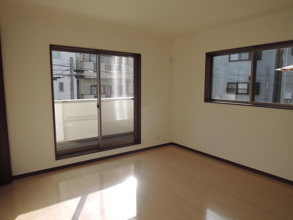 Non-living room. Indoor (12 May 2013) Shooting