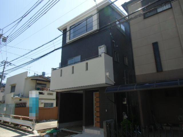 Local appearance photo. Front road about 6.0m!