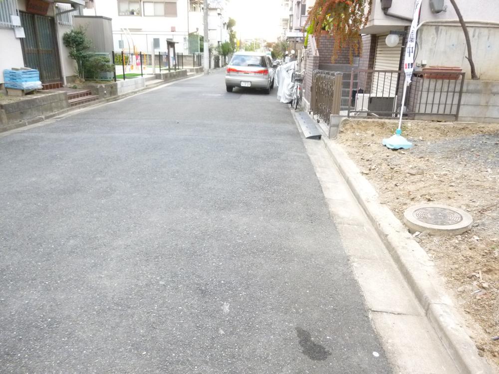 Local photos, including front road. Front road 6.2m