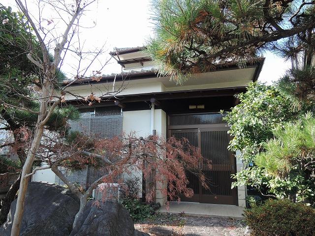 Local appearance photo. Appearance there of weights and stout