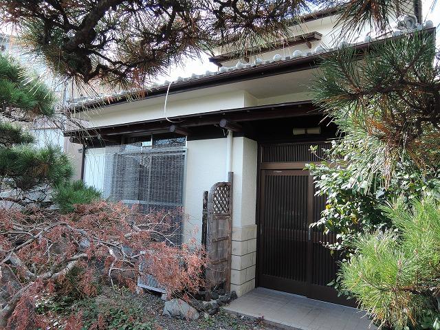 Entrance. Atmosphere is good even before the entrance. 