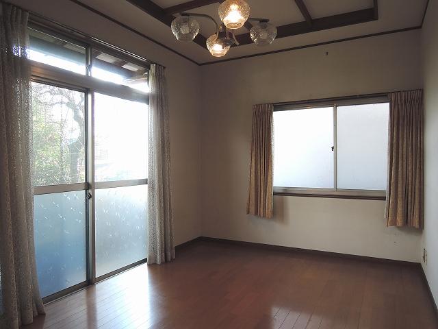 Other introspection. Fashionable Western-style. 