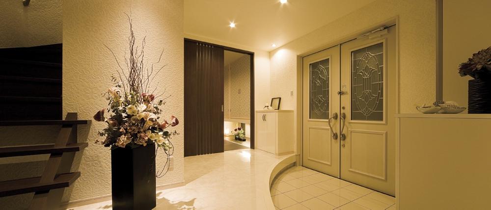 Entrance. White was the keynote entrance, Noon smiling sparkling and bright look, Directing us to the chic calm atmosphere from evening. It is because through the family every day, Precisely because it places where your customers will always pass you want to boast of Entorasu.