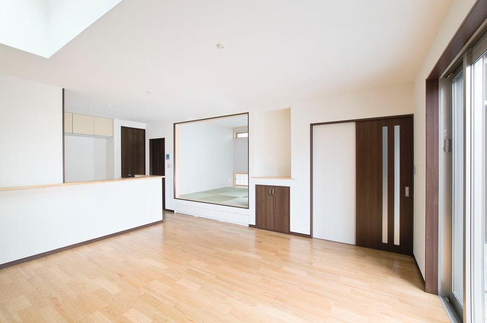 Same specifications photos (living). It finished with living with a sense of liberation push some ceiling height. (Our enforcement example)