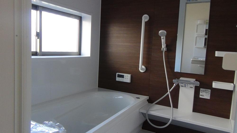 Bathroom. 1 tsubo or more of the spacious bathroom