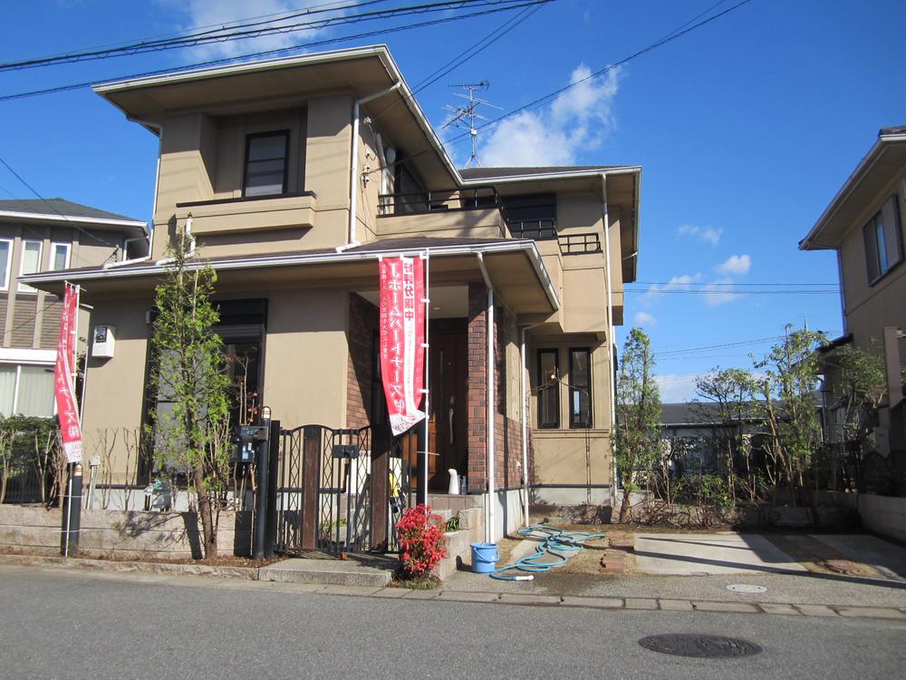 Local photos, including front road. Local (12 May 2013) Shooting