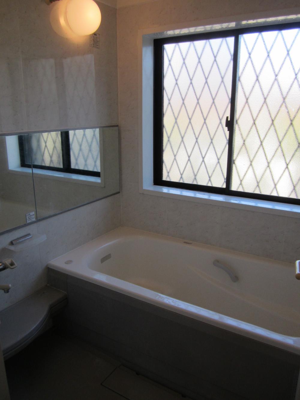 Bathroom. Indoor (12 May 2013) Shooting