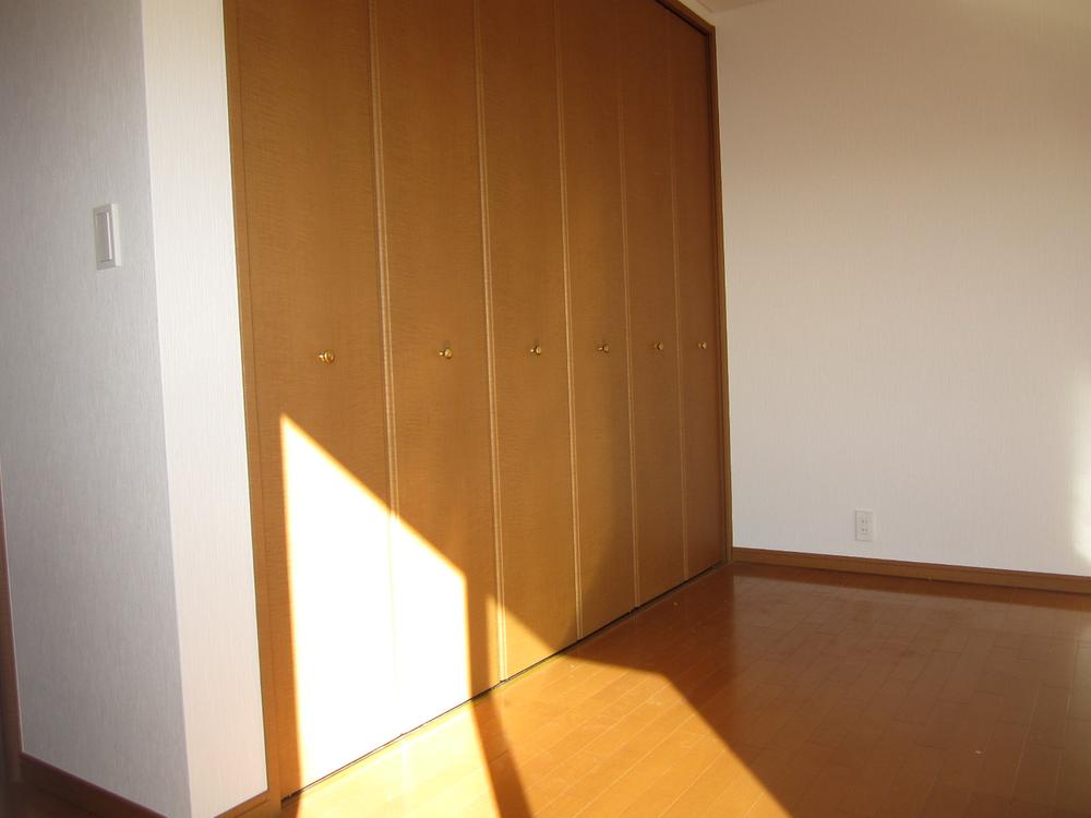 Non-living room. Indoor (12 May 2013) Shooting