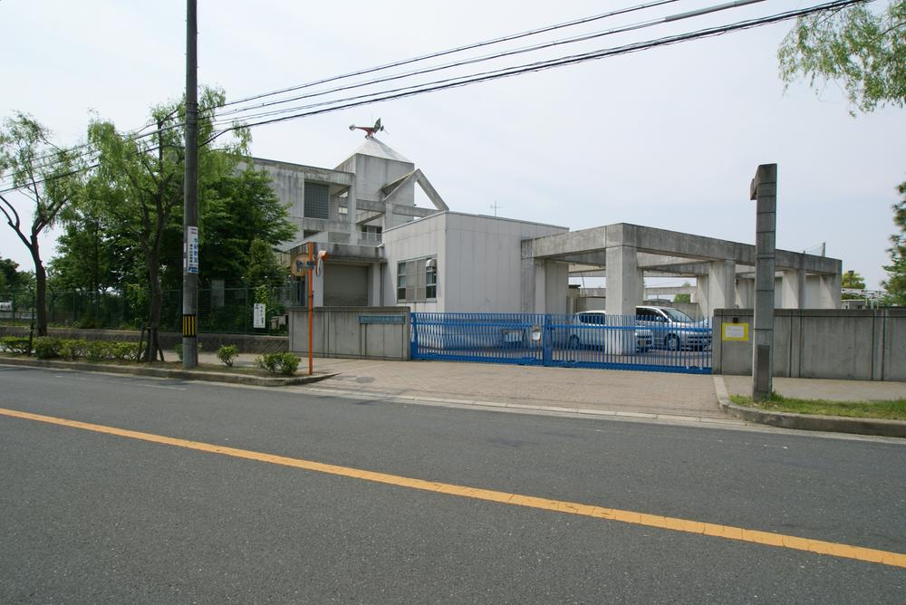 Primary school. Koganedai until elementary school 1100m