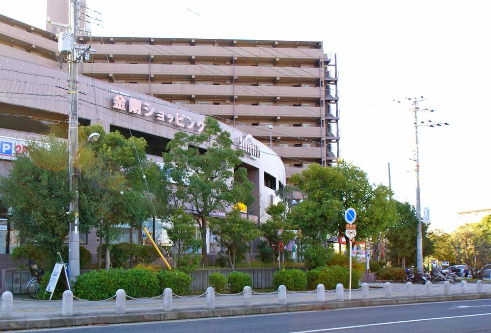 Shopping centre. Until Sanihiruzu 1300m