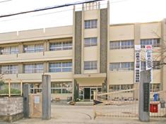 Junior high school. 240m to the first junior high school