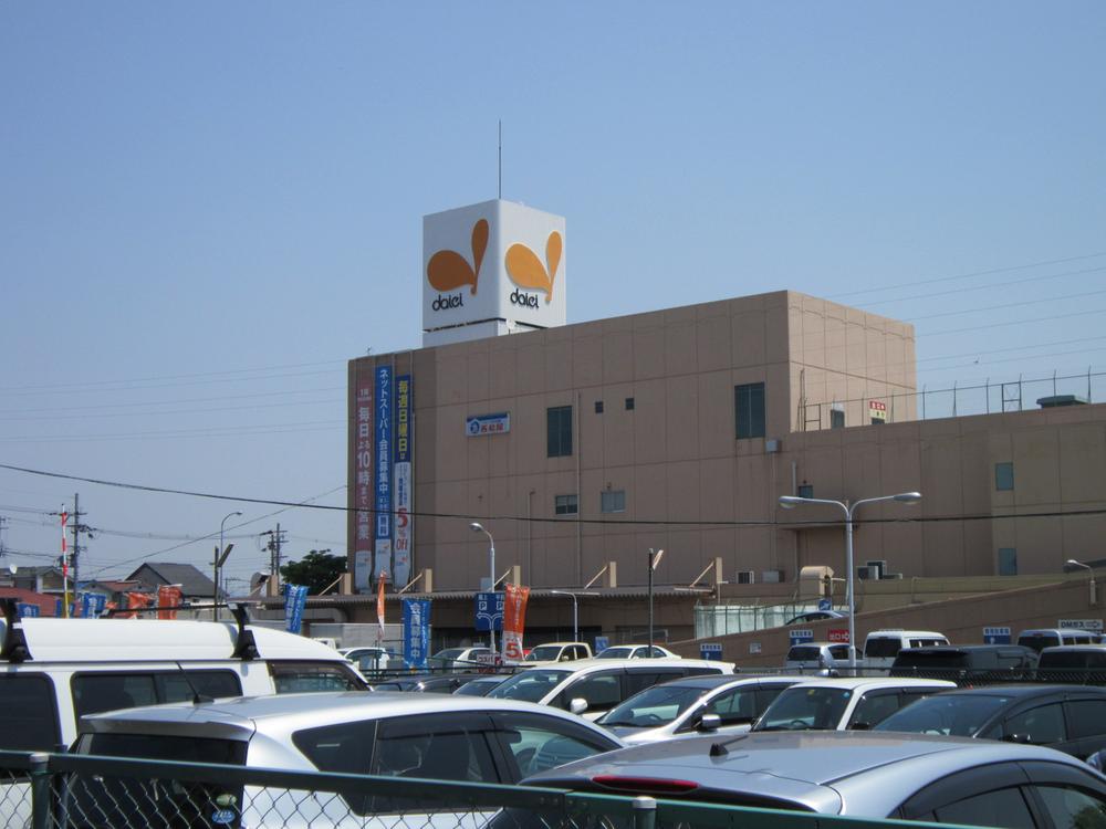 Supermarket. 1330m to Daiei Kongo shop