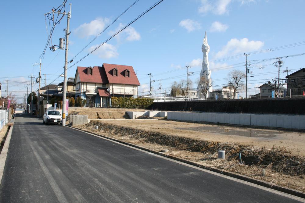 Local photos, including front road. Local Photo: 2013 February shooting