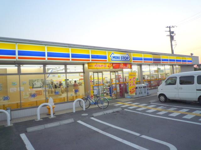 Convenience store. MINISTOP Tondabayashi Suga store up (convenience store) 215m