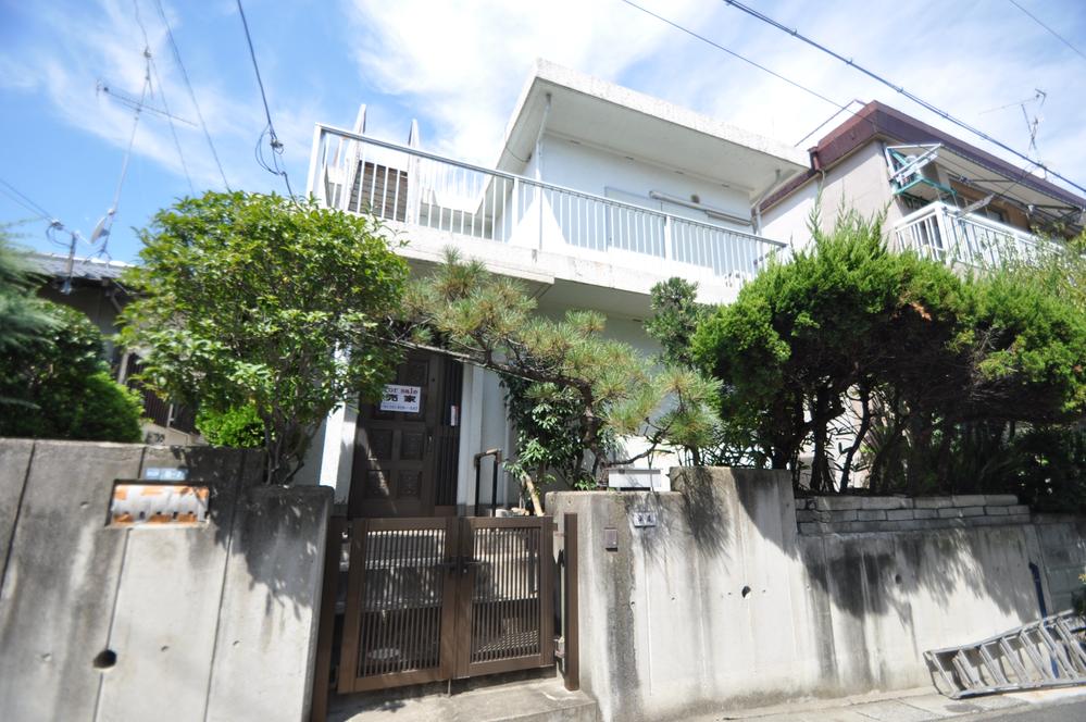 Local appearance photo. ◇ located in the land area of about 99.14 sq m ◇ quiet residential area, Widely is also very calm atmosphere location is before the road, The car is also easy street!