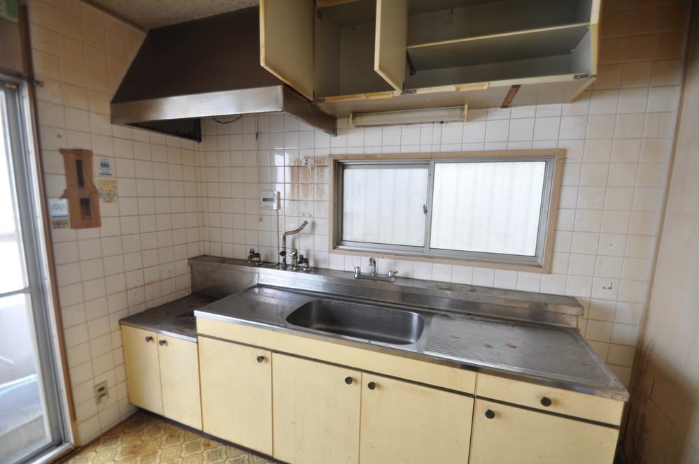 Kitchen. Also firmly attached storage Kitchen!