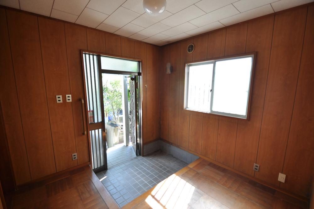 Entrance. Entrance is bright