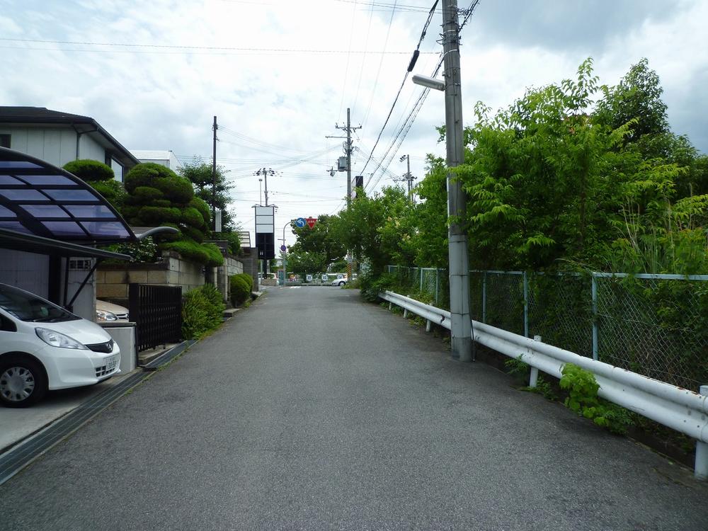 Local photos, including front road. Local (06 May 2013) Shooting