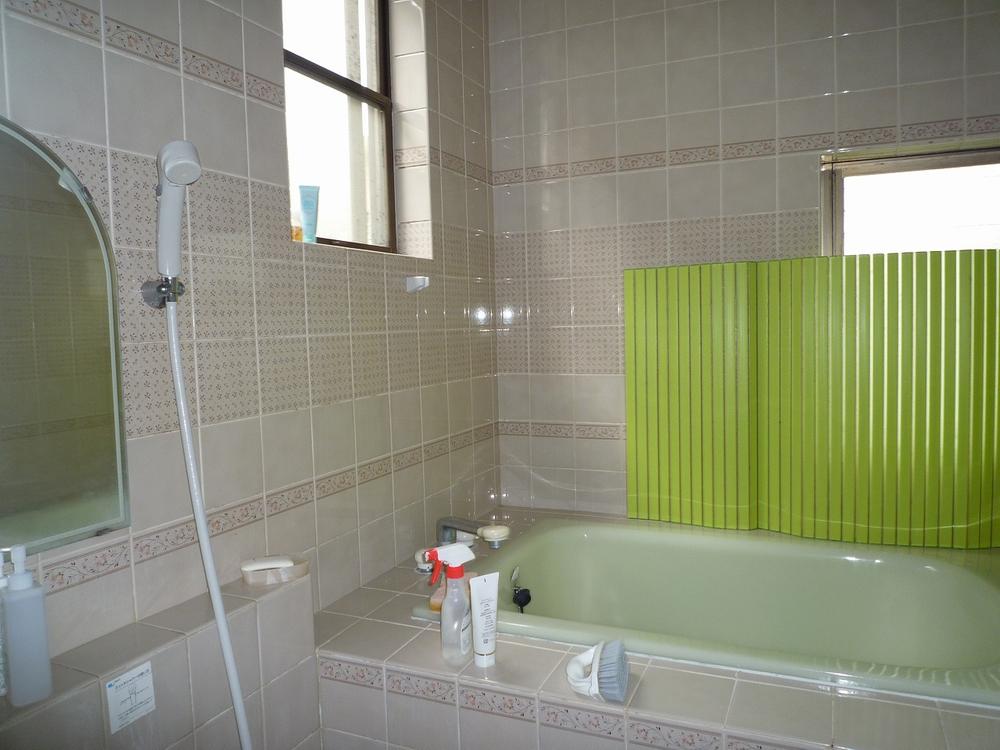 Bathroom. Indoor (06 May 2013) Shooting