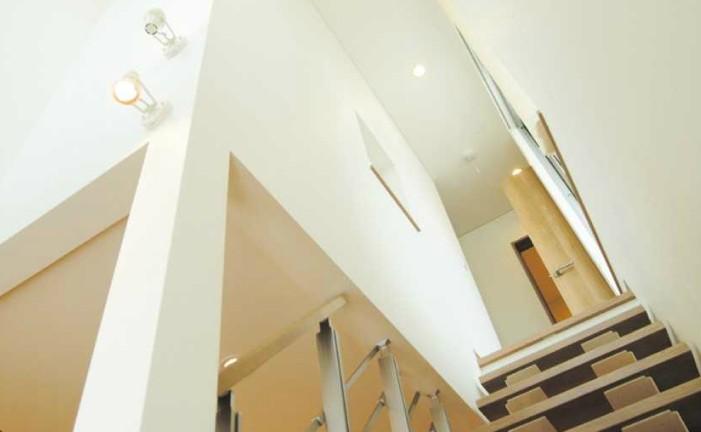 Other.  [Construction Case]  [Construction Case] In order to realize a life of leisure, Use blow. By incorporating a lot of light, It will also be bright, nature and family. High ceilings, Release enough feeling. We will try to achieve a spacious living.