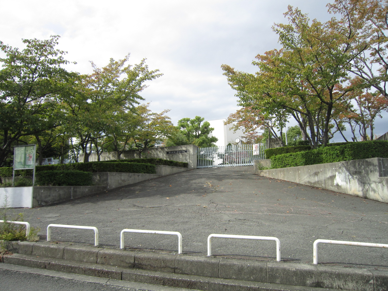 Junior high school. Tondabayashi Municipal Katsuragi junior high school (junior high school) up to 582m