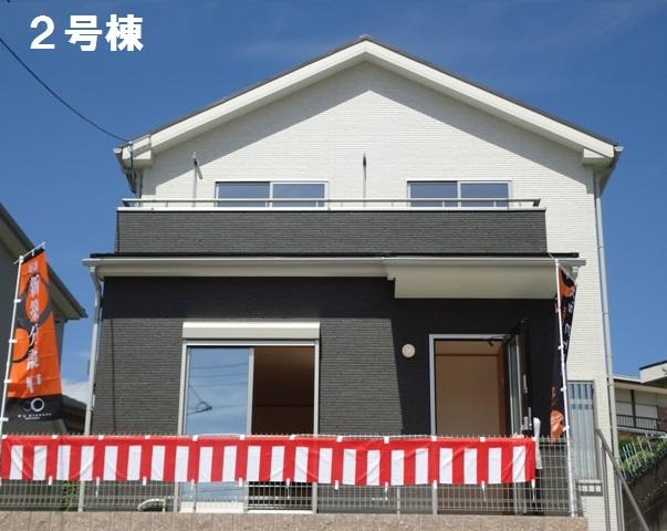 Local photos, including front road. Building 2 (September 2013) Shooting