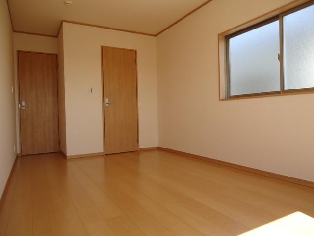 Non-living room. Local Photos