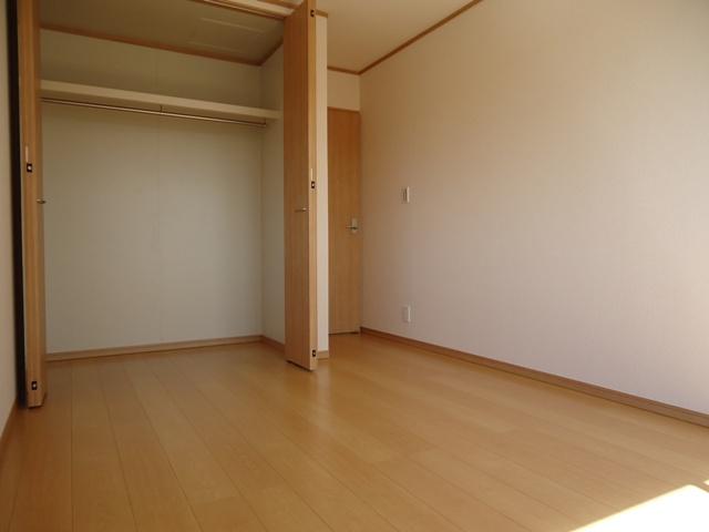 Non-living room. Local Photos