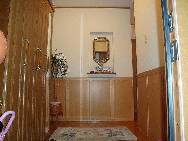 Entrance. Local (12 May 2013) Shooting