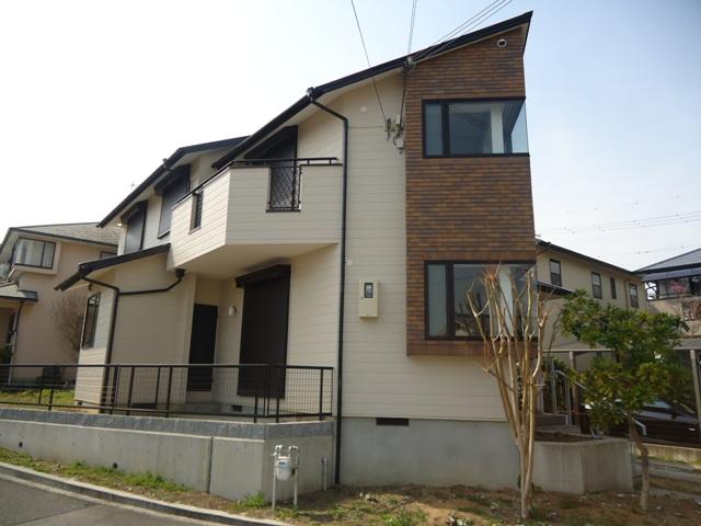 Local photos, including front road. Local Photos