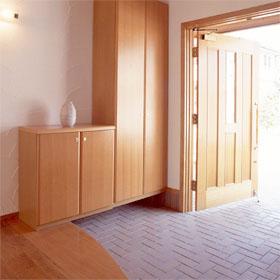 Entrance. Nice entrance to drop off and pick up a bright and your family.