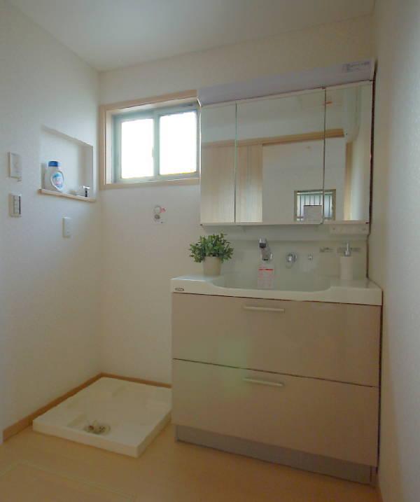 Same specifications photos (Other introspection). Vanity triple mirror type (Same specifications)