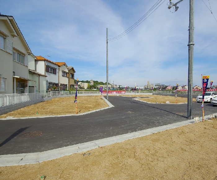 Local photos, including front road. Local front road