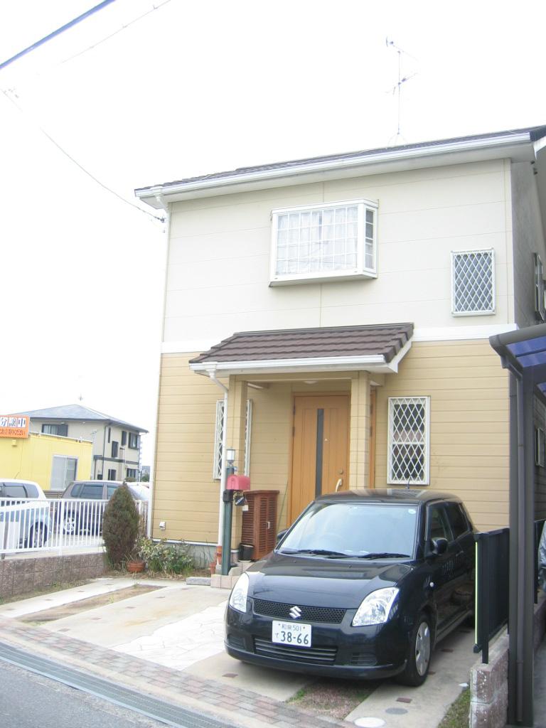 Local appearance photo. Local (04 May 2013) is a bright shooting eastward dwelling unit