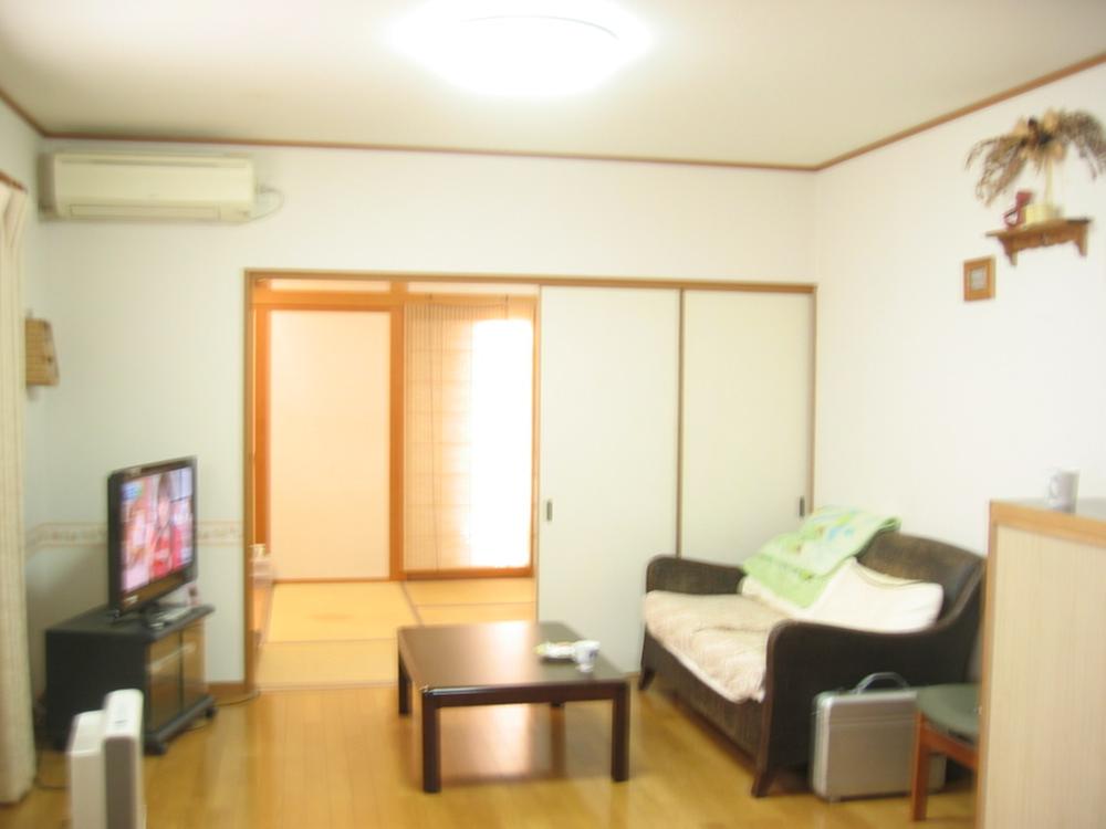 Living. Indoor (04 May 2013) Shooting It is very beautiful to your.