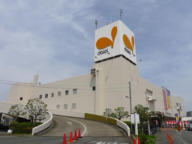 Supermarket. 783m to Daiei Tondabayashi shop