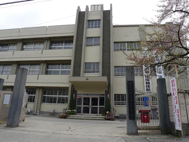 Junior high school. Tondabayashi 416m to stand first junior high school