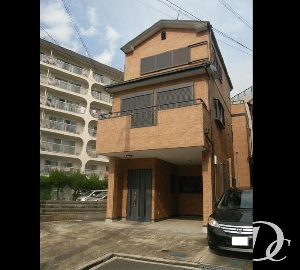 Local appearance photo. 2001 Built is a ready-to-move-in!