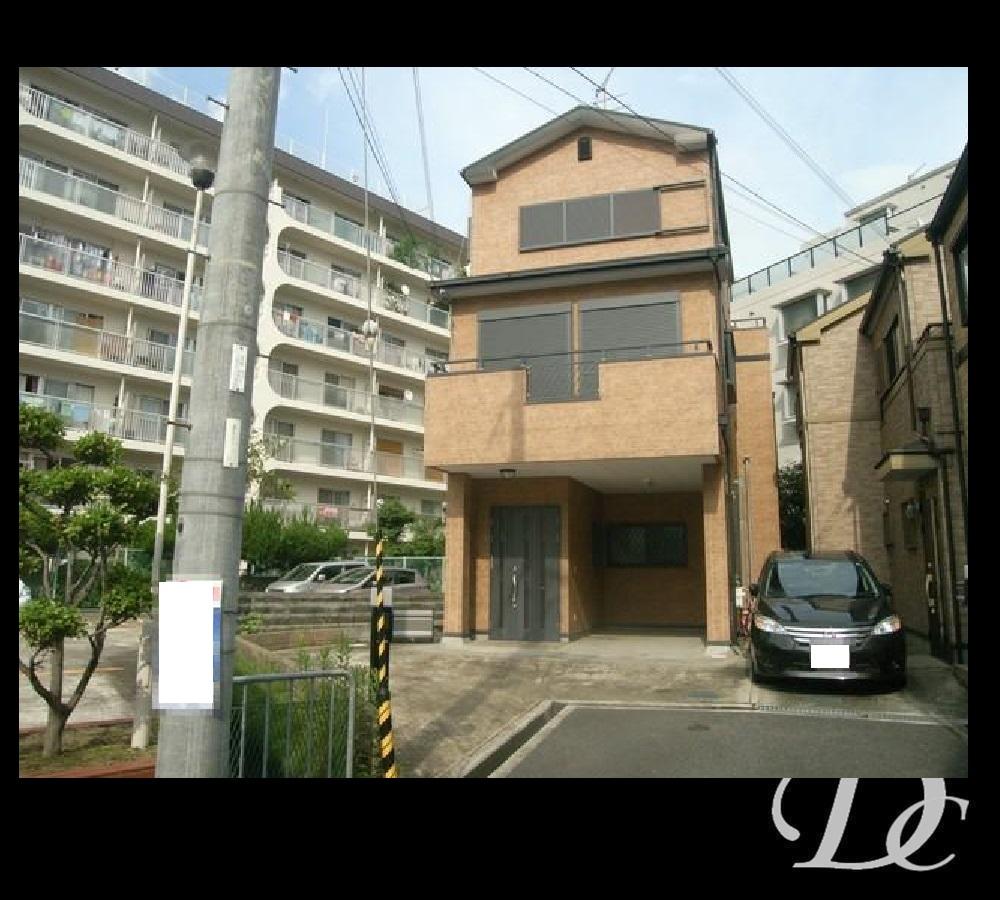 Local photos, including front road. Northern Osaka express line "Momoyamadai" station 14 mins