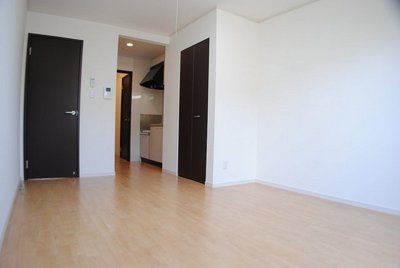 Living and room. Rooms also undisputed clean. 